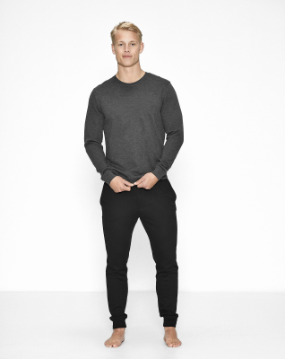 Bambussett med mørkegrå genser og svarte joggebukser -JBS of Denmark Men