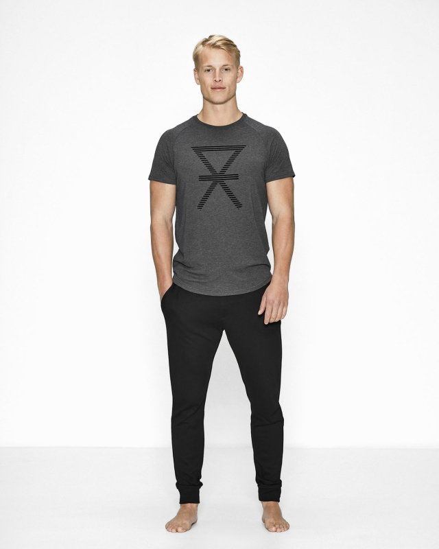 Bambussett med grå t-skjorte og svarte joggebukser -JBS of Denmark Men