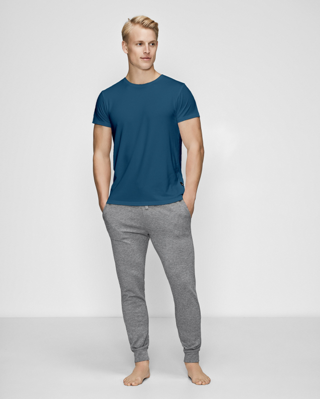 Bambussett med blå t-skjorte og grå joggebukse -JBS of Denmark Men